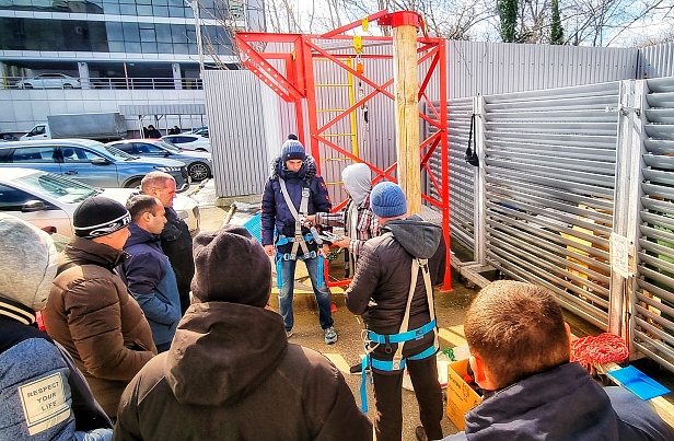 г. Краснодар. ГК "АТОН-ЮГ" используют при обучении сертифицированный верхолазный полигон "АЛЬПИНИСТ"